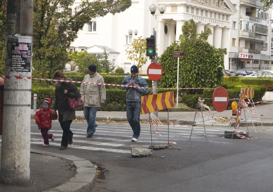 Circulaţie restricţionată pe Eroilor