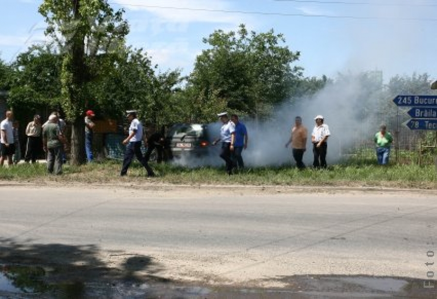 Impactul Renaultului cu nălucile rutiere