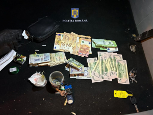 Șofer drogat, prins cu bani și substanțe după o tranzacție de weekend