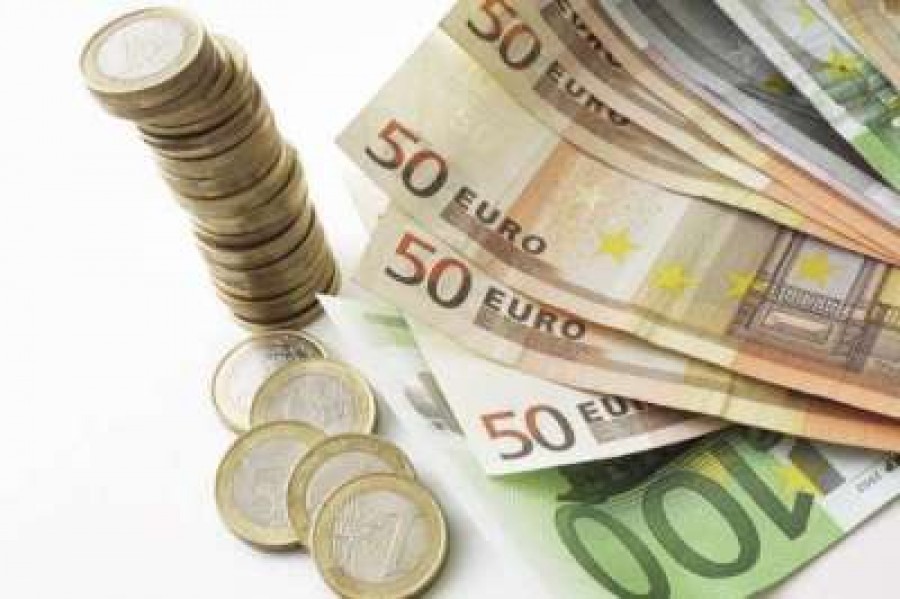Euro sărbătoreşte zece ani de existenţă într-un climat de criză