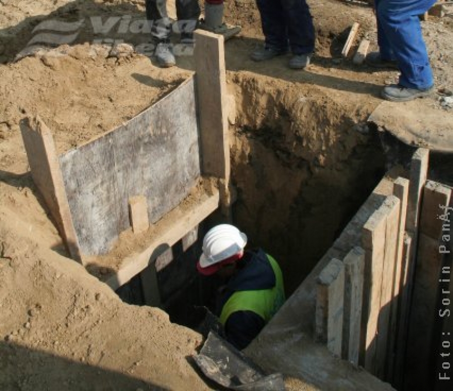 Muncitor îngropat de viu, sub un mal de pământ