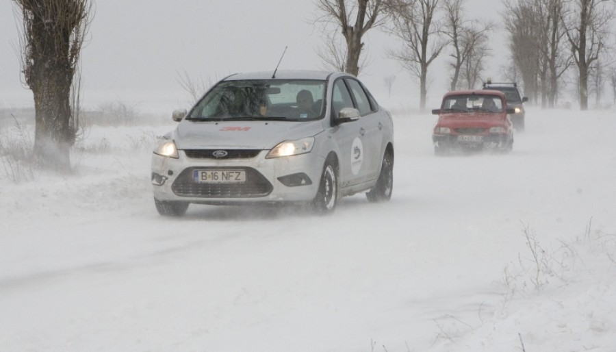 FOTO Convoiul cu maşinile blocate la Cuca a ajuns la Galaţi