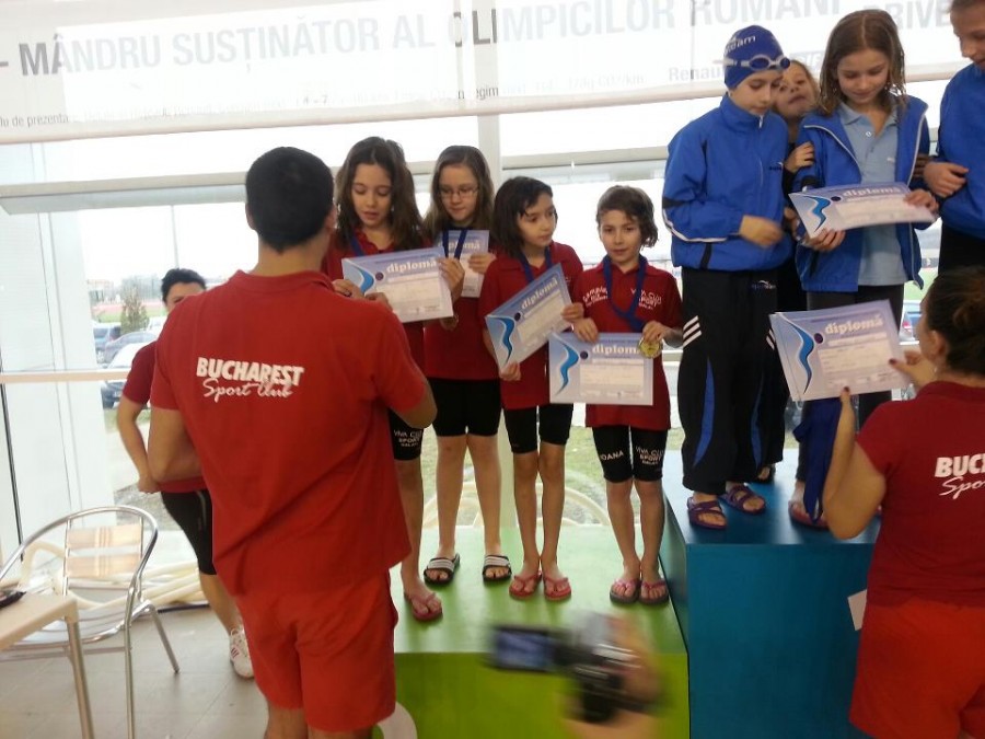 Concurs de înot cu tribune arhipline: Gălăţenii, pe podium la Izvorani