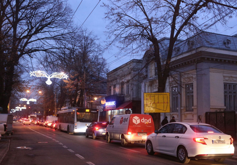 Sisteme scumpe şi management defectuos al traficului.  De ce nu au şoferii undă verde pe străzile Galaţiului (FOTO)