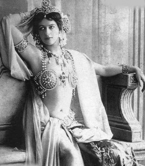 Mata Hari - SPIOANA cu o mie de feţe