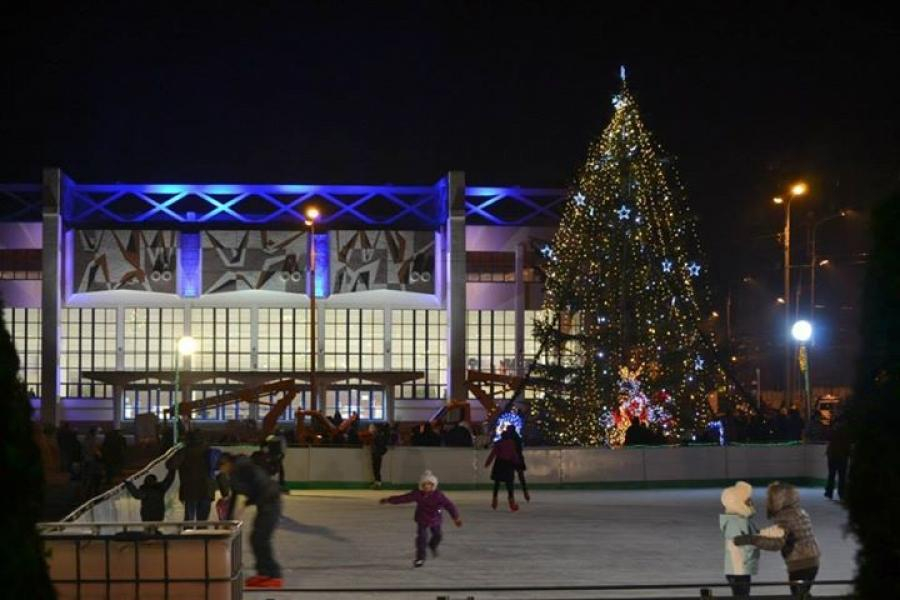 Patinoar şi tiribombe, la Sala Sporturilor