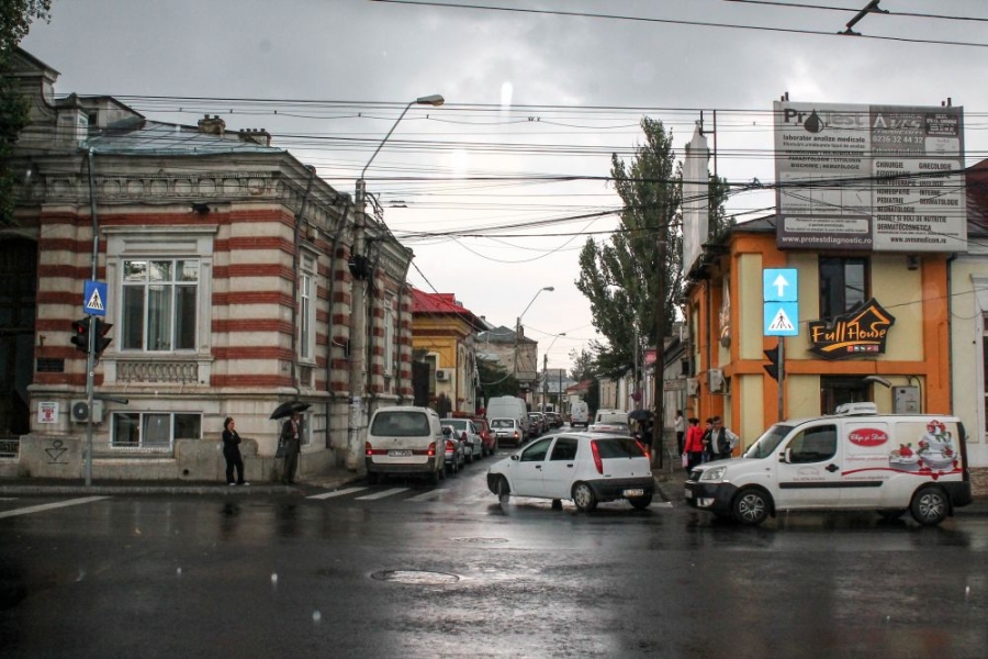 Demolări în aşteptare/ Primăria cere aviz de mediu pentru lărgirea străzii Traian