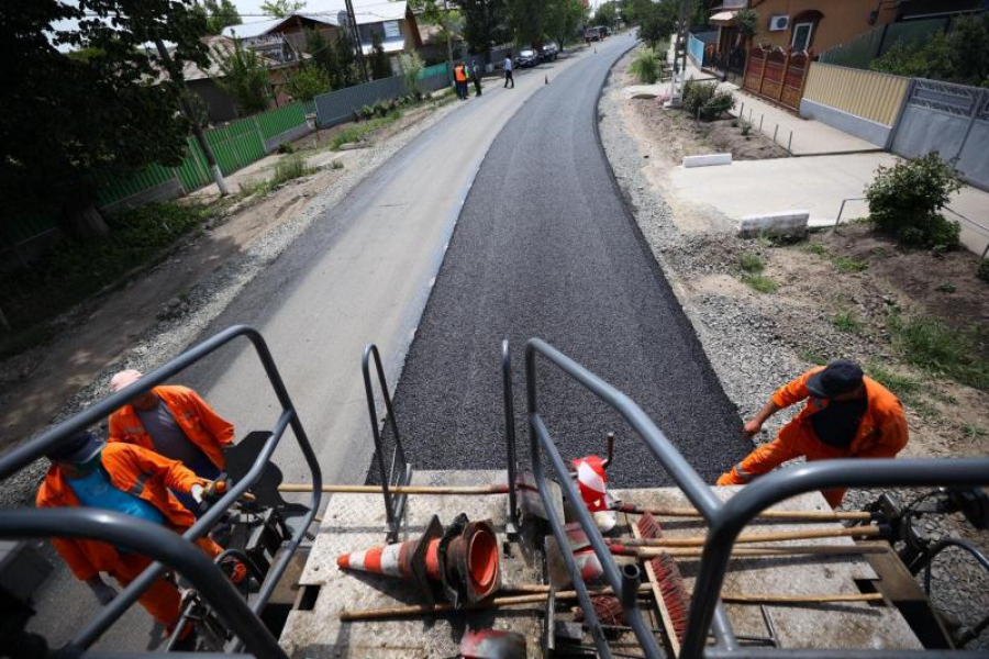 Lucrări la infrastructura rutieră din județ