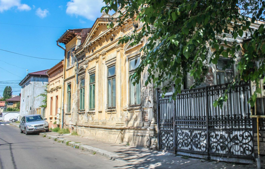 Războiul proprietăților pe o stradă din centrul Galațiului. Faţa nevăzută a unui proiect imobiliar (FOTO)