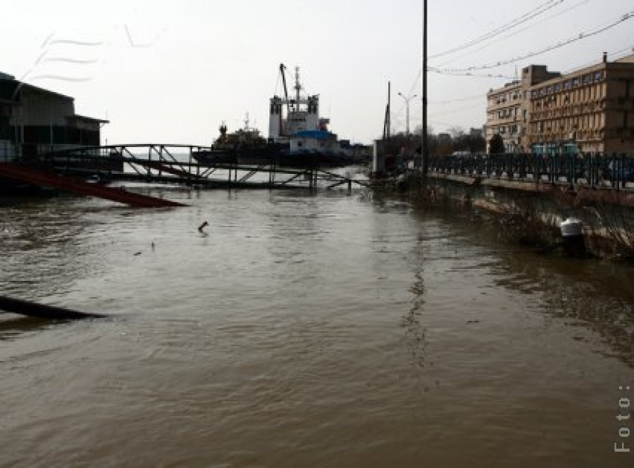 Dunărea, cu doar 6 cm sub cota de inundaţie! 