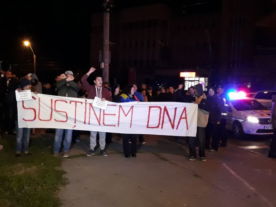 Protest faţă de modificarea legilor justiţiei. 1000 de gălățeni au ieşit în stradă