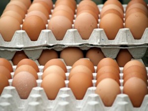 Ouă de categoria 3 aduse din Polonia, remarcate fals cu 0, 1 sau 2 şi vândute în hiperrmarketuri