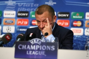 Dorinel Munteanu: Gazonul pare bun, sper să reziste la meciul cu Benfica