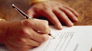 De la 1 octombrie, clauzele abuzive din contractele de prestări sevicii, inclusiv credite bancare, vor putea fi denunţate