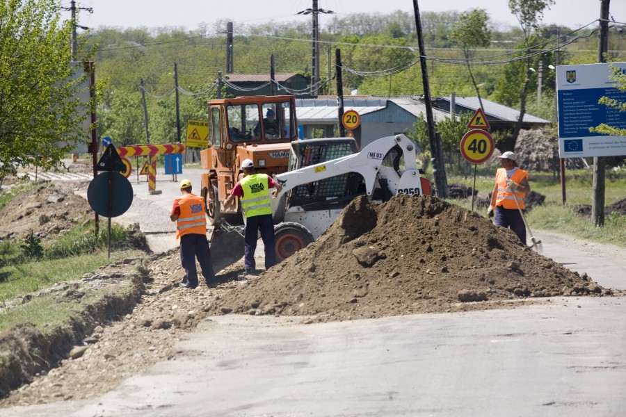 INFRASTRUCTURĂ cu bani europeni: Zeci de milioane de euro pentru MODERNIZĂRI de DRUMURI