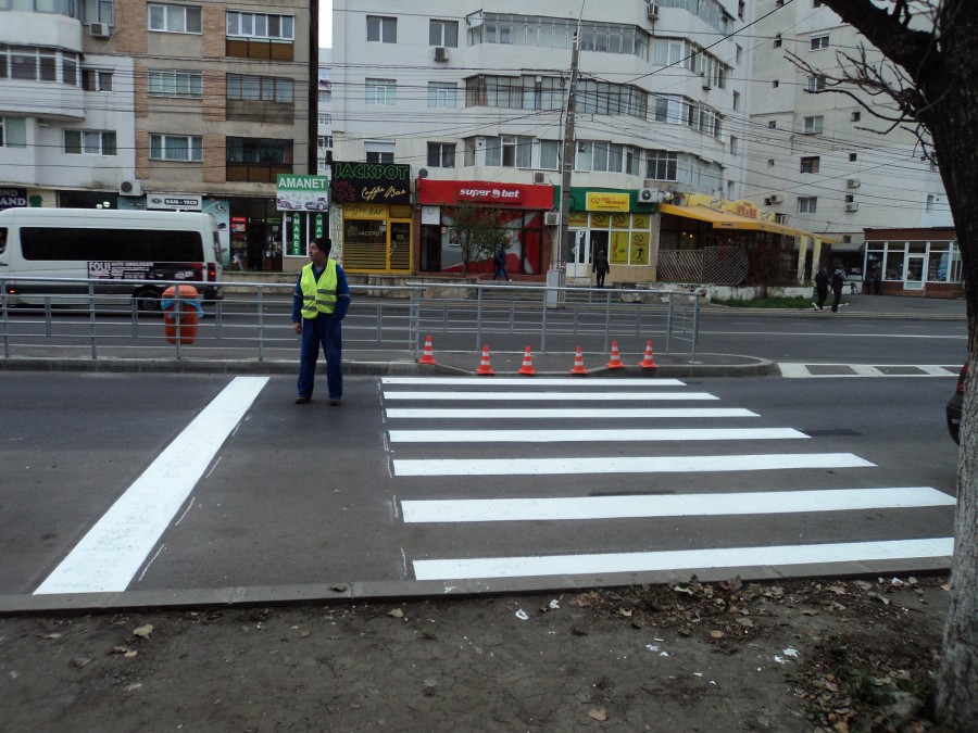 Pe Oţelarilor, către staţiile de tramvai: Trei noi treceri de pietoni