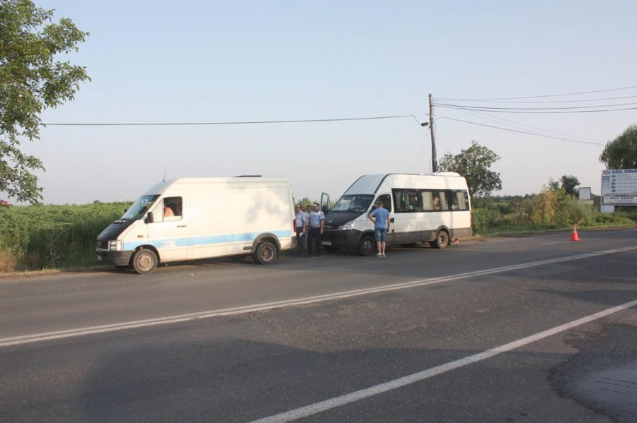 Transportatorii din judeţ nu respectă orarul şi normele sanitare