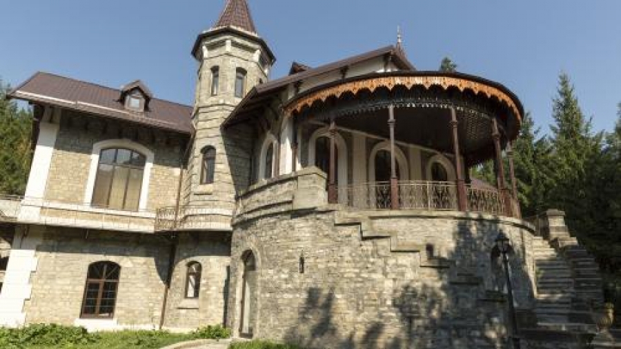 Doi poeţi gălăţeni îşi LANSEAZĂ CĂRȚILE, astăzi, la Sinaia