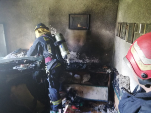 ALERTĂ în Țiglina 2. Un apartament a luat foc din cauza unei lumânări