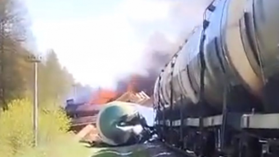 Tren rusesc, deraiat în urma unei explozii