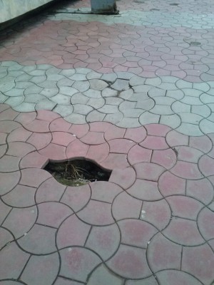 GROAPA din faţa Primăriei nereparată de ANI de zile