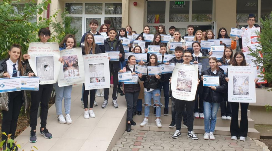 Elevii de la la Liceul "Dunărea" vor pace și respectarea drepturilor omului (FOTO)
