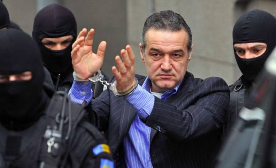 Gigi Becali, Victor Babiuc şi Dumitru Cioflină împart aceeaşi celulă la Penitenciarul Rahova 