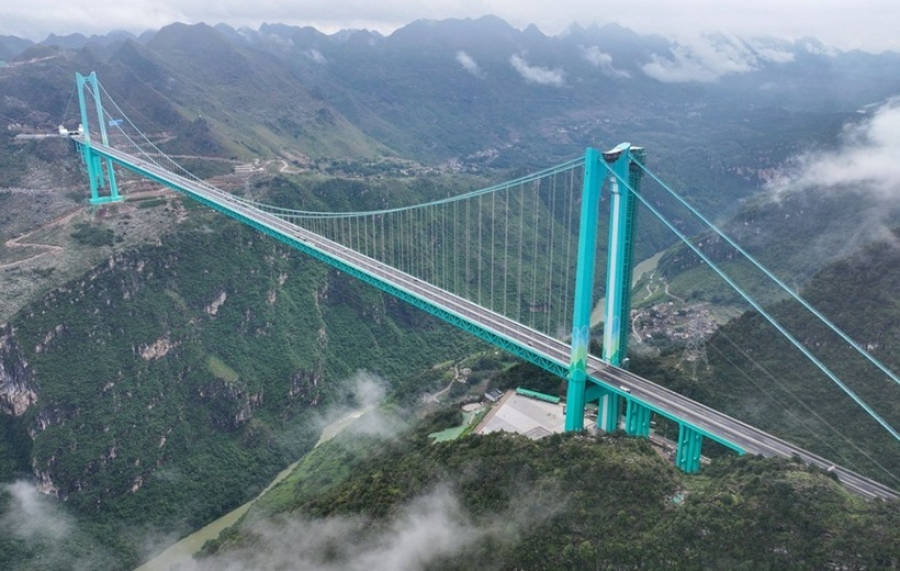 China a deschis cel mai înalt pod din lume