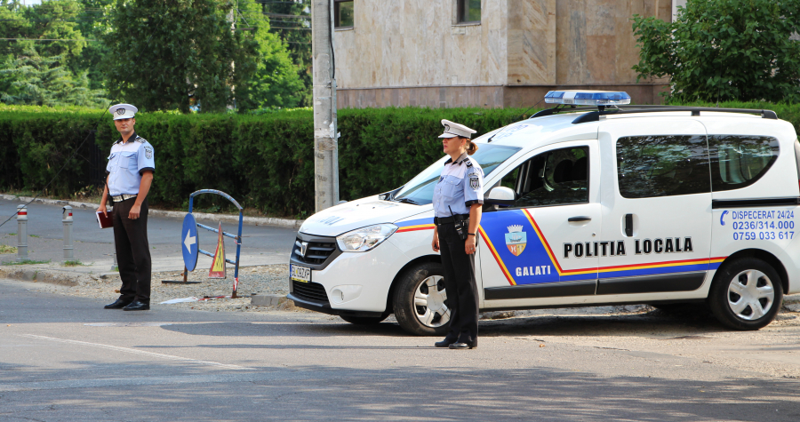 Parcările neregulamentare, sancţionate de poliţiştii locali