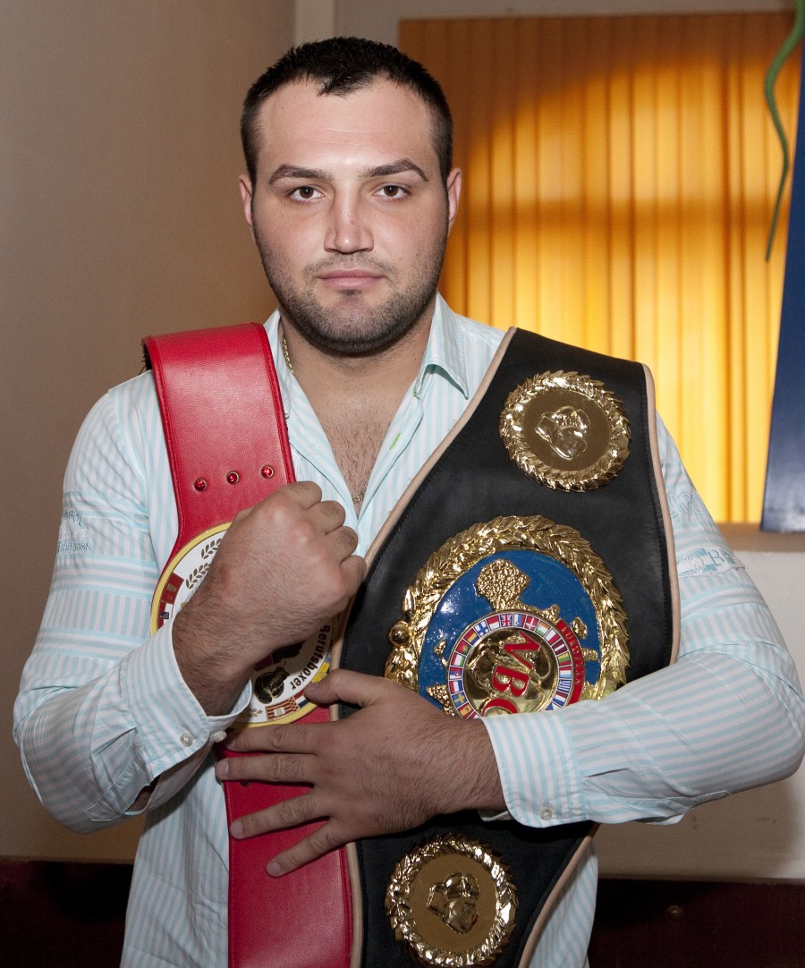 Demersuri pentru o gala de box profesionist în Galaţi - Cristian Ciocan vrea să-şi apere centura acasă