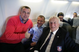 În imagine, Adrian Enache, alături de Dorinel Munteanu şi de Ionel Tămăşanu, preparatorul fizic al echipei