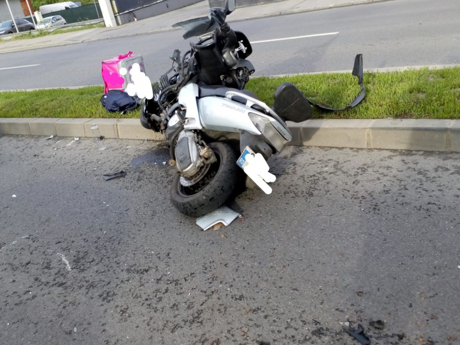 Un mopedist fără permis a făcut accident și a fugit