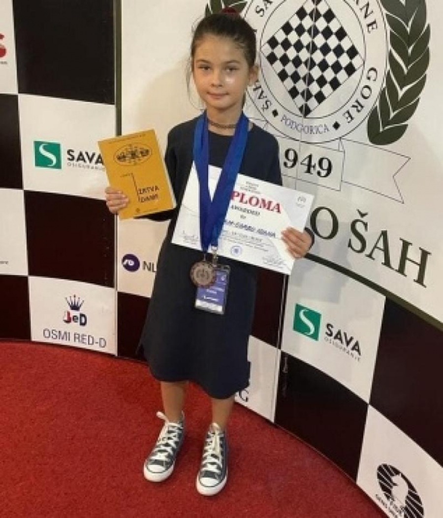 O gălăţeancă de 8 ani, campioană balcanică la şah