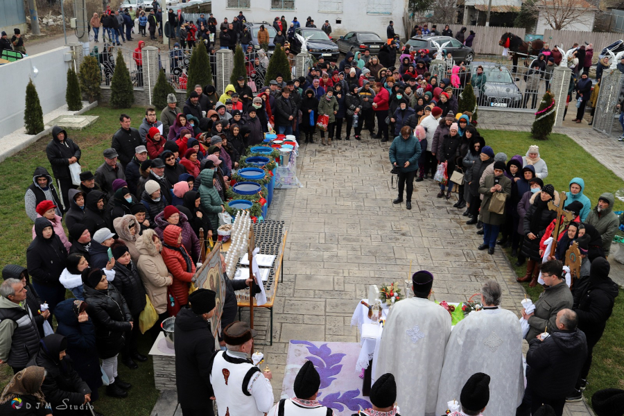 La Piscu, Boboteaza în curtea familiei Pană. Localnicii aşteaptă până la 10 ani să poată organiza evenimentul