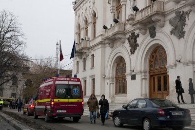 Şefi de secţii electorale extenuaţi au avut nevoie de intervenţia Ambulanţei