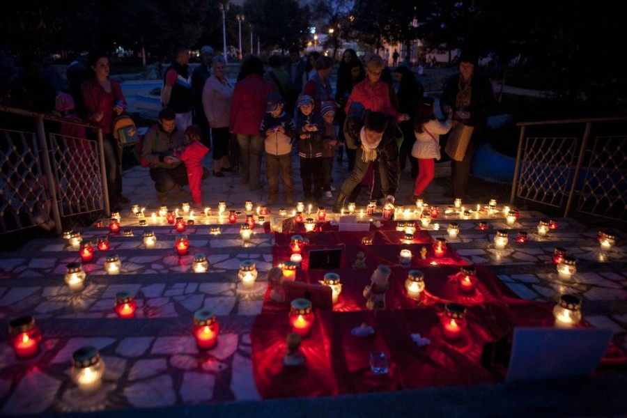 Ziua Internaţională a Comemorării Bebeluşilor şi a Copiilor: Lumină pentru durerea ce nu poate fi mângâiată
