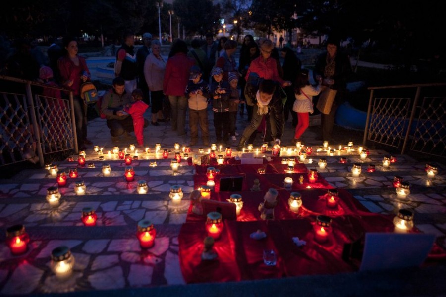 Ziua Internaţională a Comemorării Bebeluşilor şi a Copiilor: Lumină pentru durerea ce nu poate fi mângâiată
