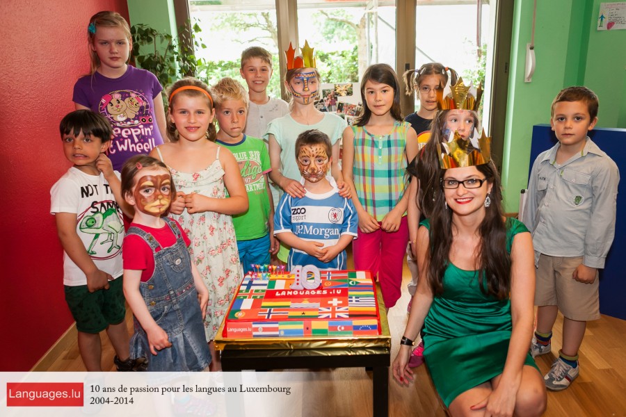O tecuceancă îi învaţă limbi străine pe luxemburghezi. Şcoala Clarei Moraru a împlinit zece ani (FOTO)