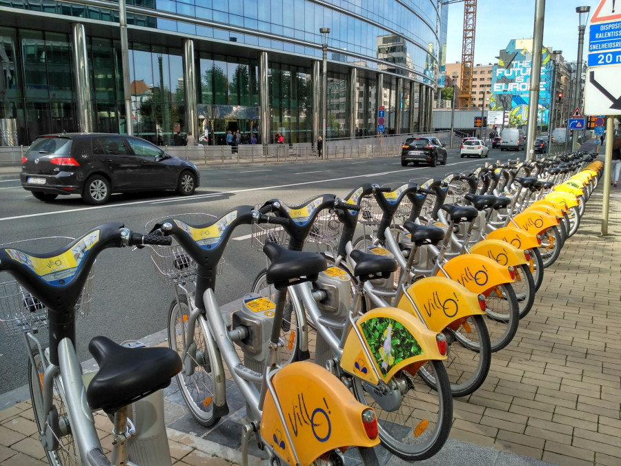 Investiţie de 13 milioane de lei pentru bike sharing. Staţii automate de închiriere pentru 370 de biciclete (FOTO)