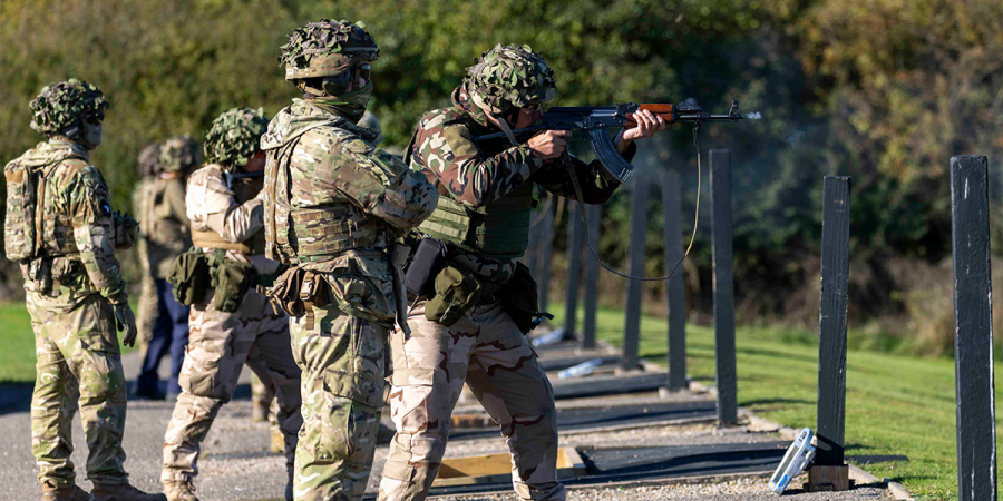 Marea Britanie vrea să trimită instructori militari în Ucraina