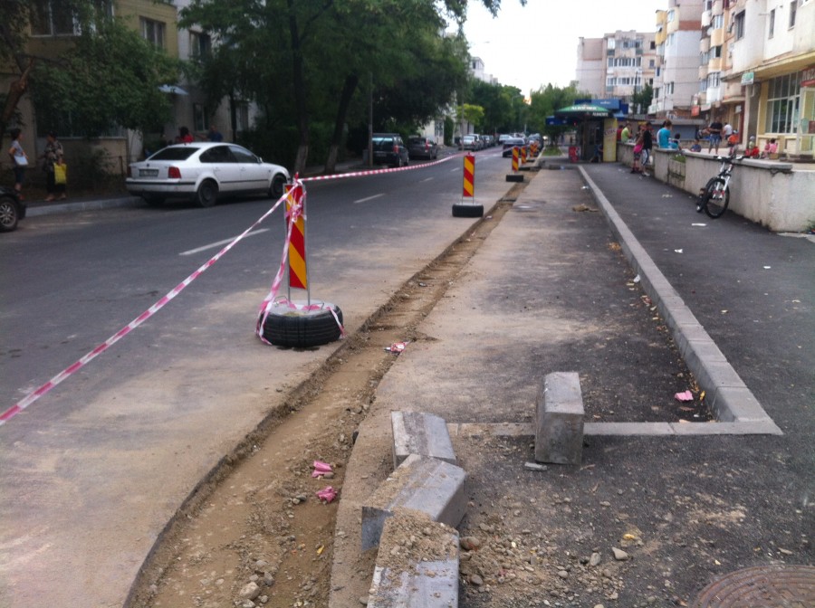 "Dorel de Galaţi"/ Au asfaltat ca să aibă ce sparge a doua zi