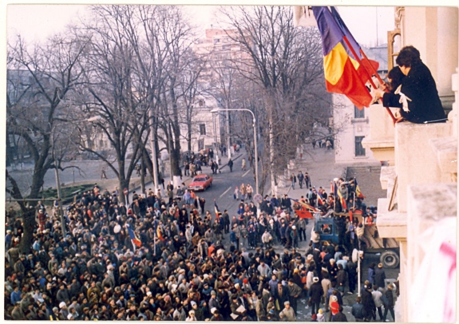 LACRIMI PENTRU MARTIRII REVOLUŢIEI. 25 de ani de la EVENIMENTELE TRAGICE din decembrie 1989