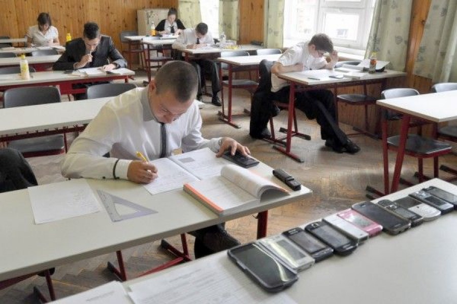 Mâine, simulare la matematică şi istorie pentru examenele naţionale