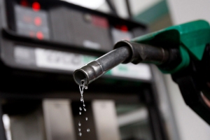 EVOLUŢIA PREŢURILOR în 2015/ Carburant mai ieftin, gaze mai scumpe