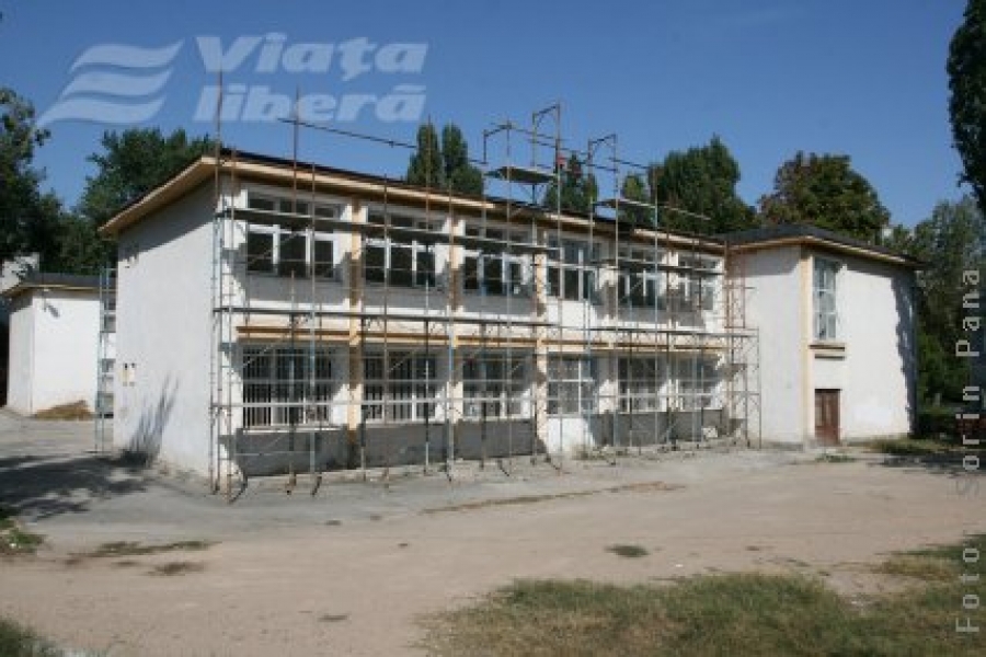 Părinţii de la Şcoala 26 s-au întâlnit cu constructorul