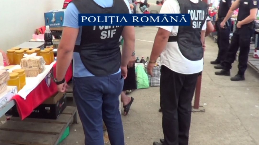 Comerţ PERICULOS pe caniculă! Sute de kilograme de alimente, CONFISCATE într-o piaţă din Galaţi (VIDEO)