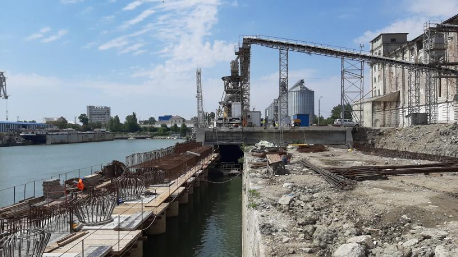Infrastructură portuară refăcută cu bani europeni în Port Docuri. Un nou cheu va deservi silozul Anghel Saligny
