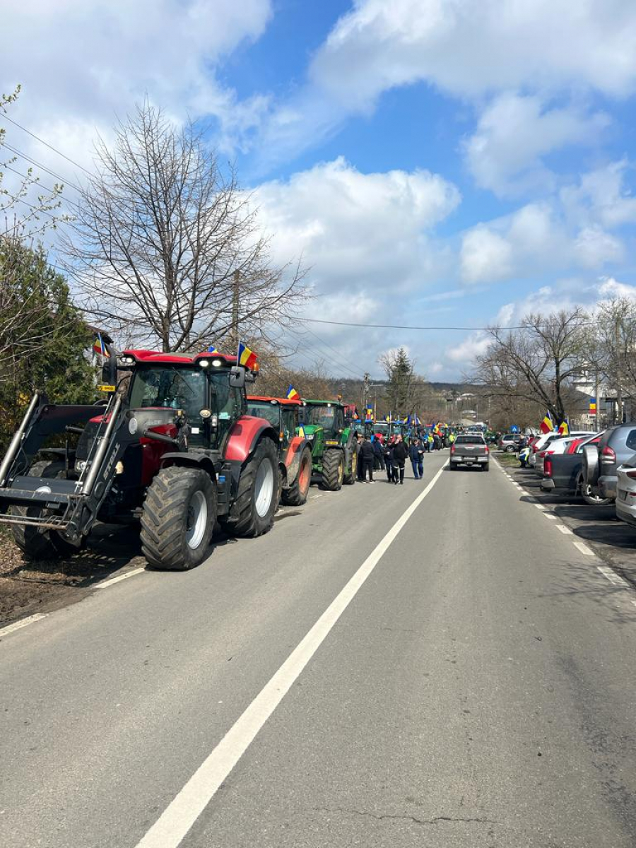 UPDATE. „Ajungem la faliment!” - Sute de fermieri gălăţeni au blocat vămile, într-un protest fără precedent (FOTO și VIDEO)