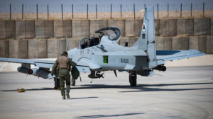 Piloții afgani care au fugit de talibani vor ajunge în Emirate