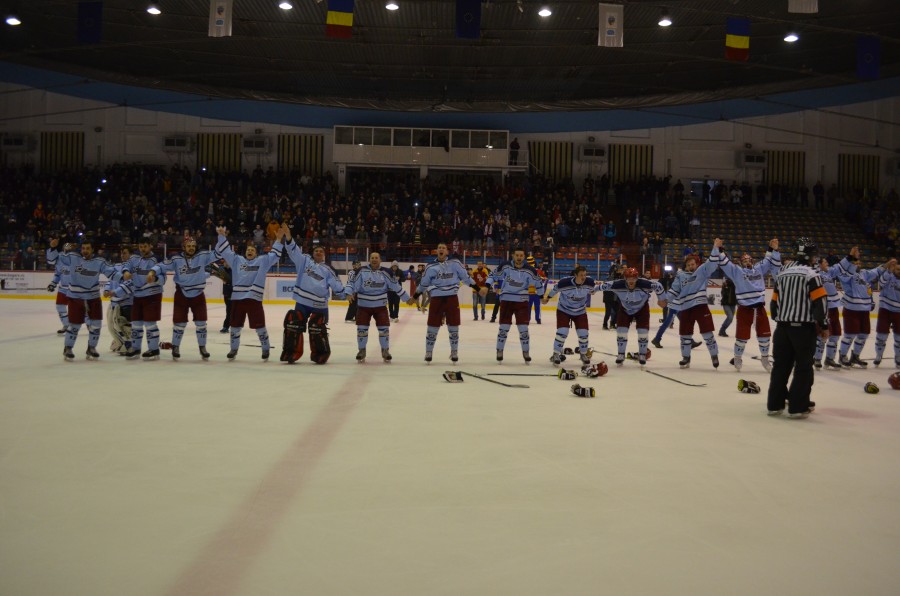 (FOTO) Seară de vis la Patinoar: Galaţiul este ÎN FINALĂ LA HOCHEI!